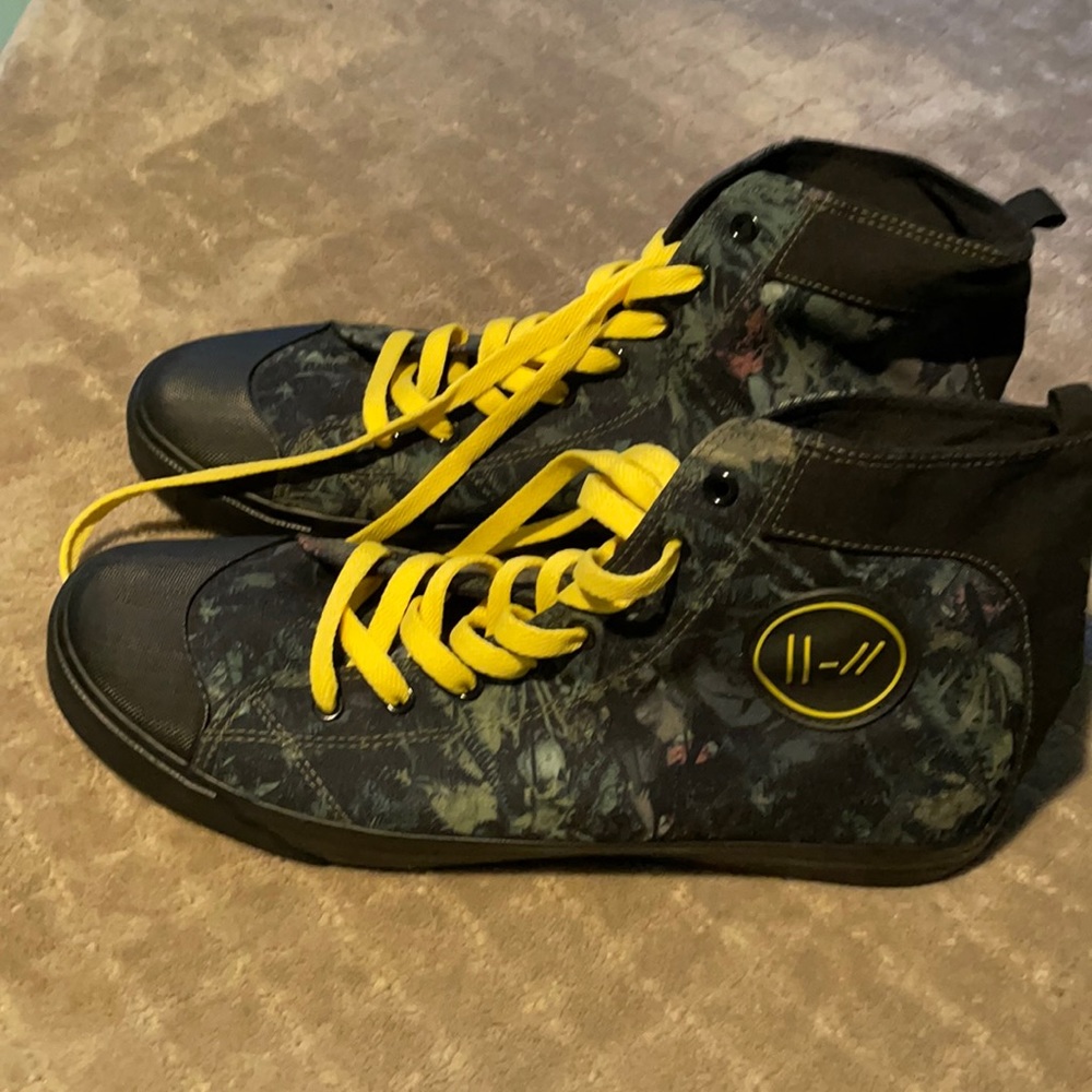 Never Worn Converse-Style Men’s Shoes